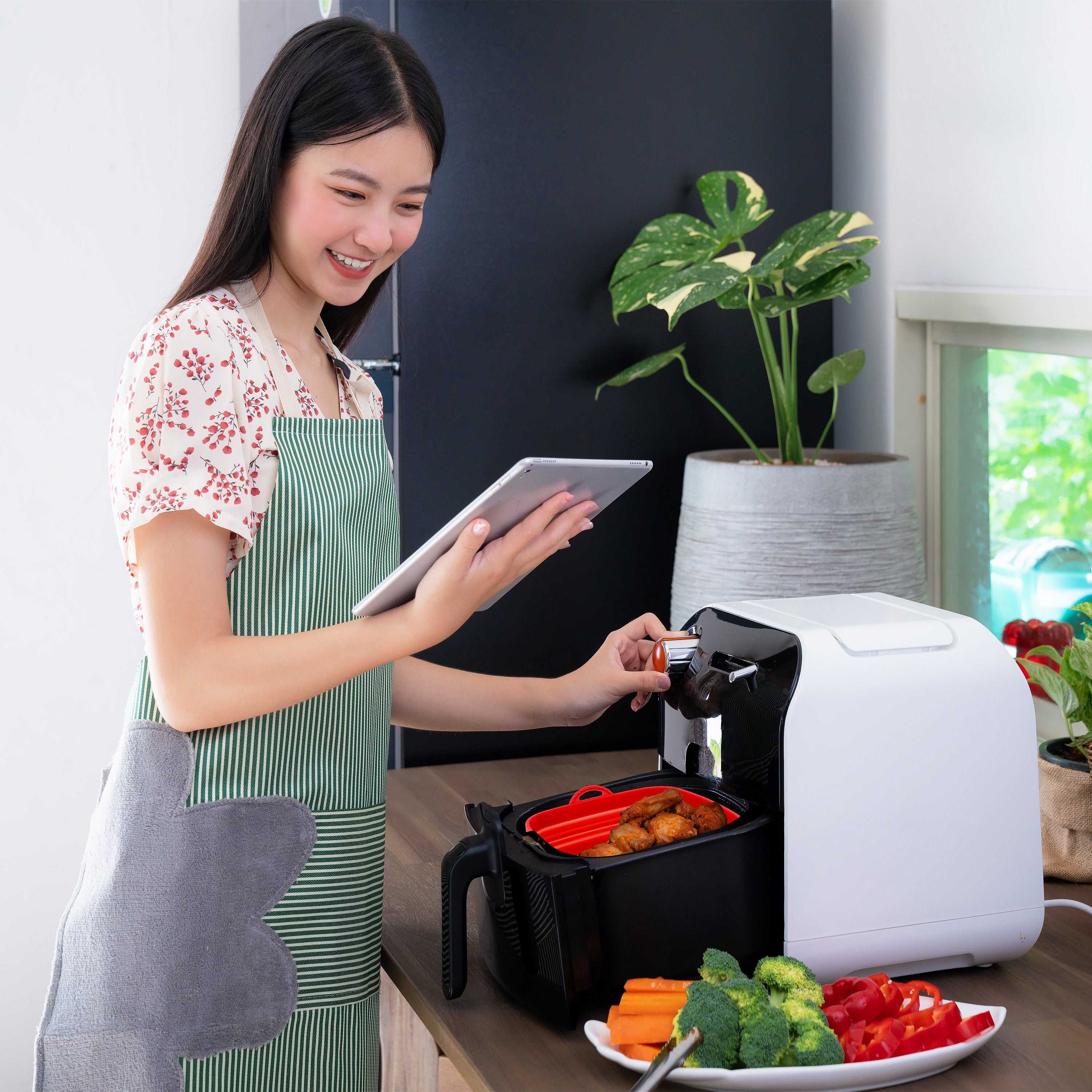 Air Fryer Liners, 8 Inch Reusable Silicone Square Liners for Basket Size 6.5 QT and Above.