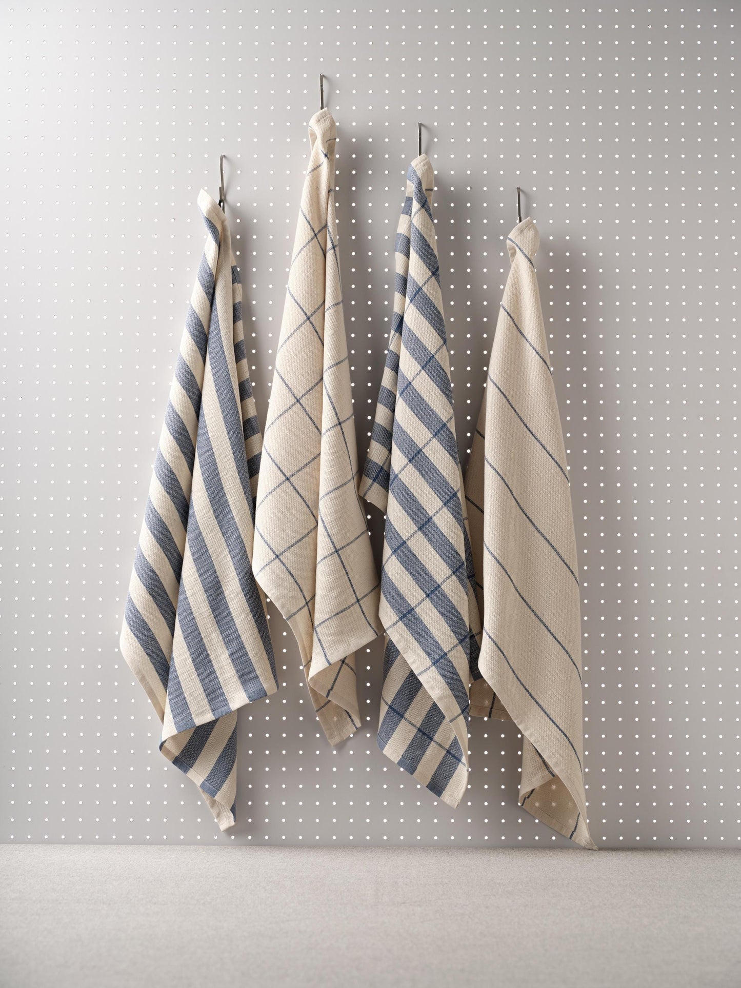 Kitchen Towels and Dish Towels, Perfect for Farmhouse Decor and Housewarming Gifts, 18 X 28 In